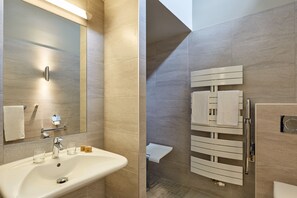Superior Double Room | Bathroom