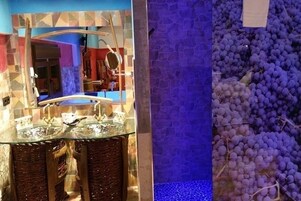 Suite | Bathroom sink