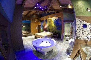 Junior Suite | Egyptian cotton sheets, minibar, in-room safe, individually decorated