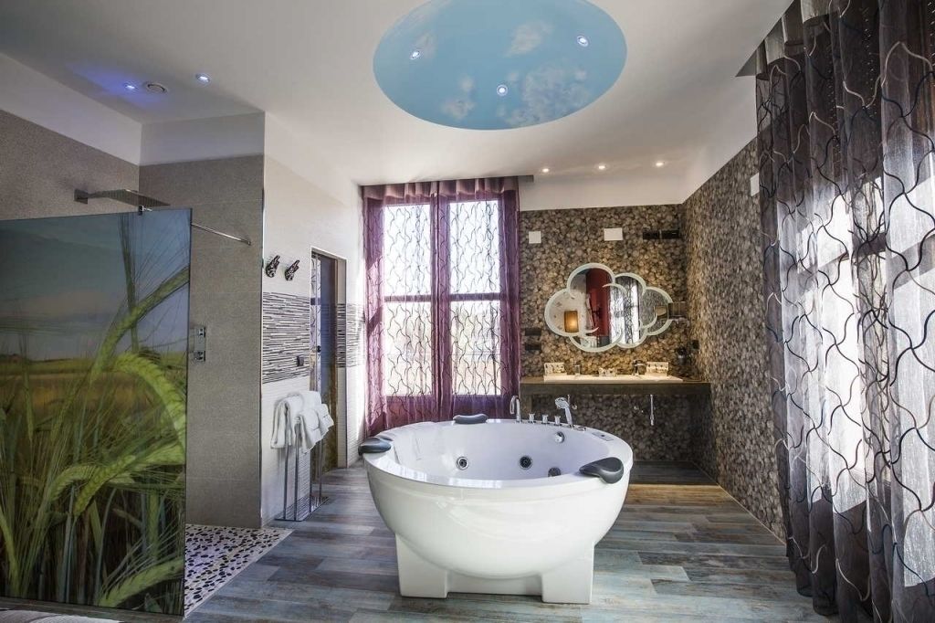 suite | jetted bathtub