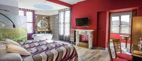 Suite | Egyptian cotton sheets, minibar, in-room safe, individually decorated