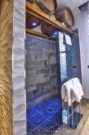 Junior suite | Badkamer met douche