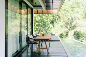 Bungalow – romantic, 1 queensize-seng, dalutsikt | Terrasse/patio