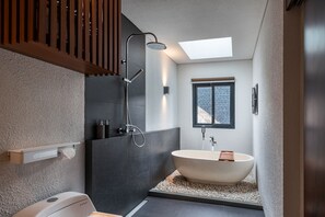 Premium Villa, 3 Bedrooms, Terrace | Bathroom | Separate tub and shower, rainfall showerhead, free toiletries - Zenubud Villa (Ubud)