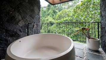 Bungalow Romantis, 1 Tempat Tidur Queen, pemandangan lembah | Kamar mandi | Bathtub dan shower terpisah dan pancuran hujan