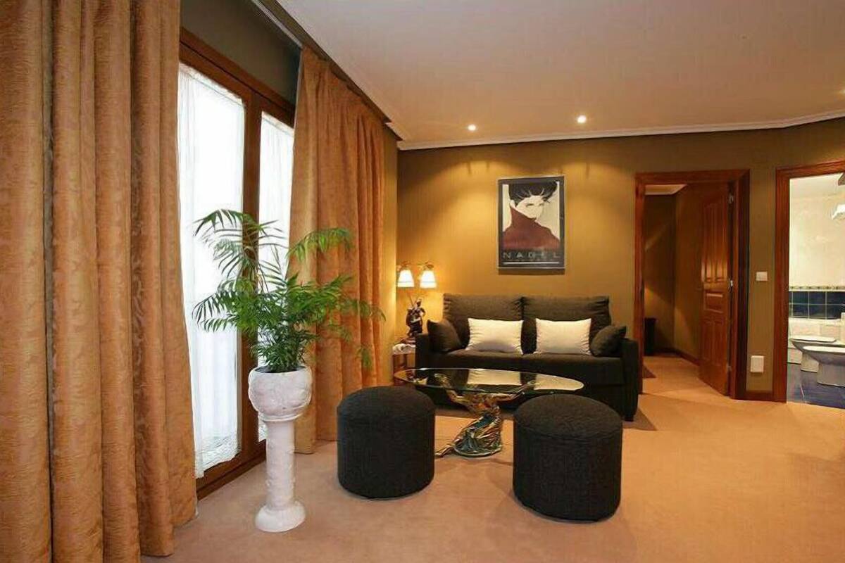 superior double room | living area | flat-screen tv