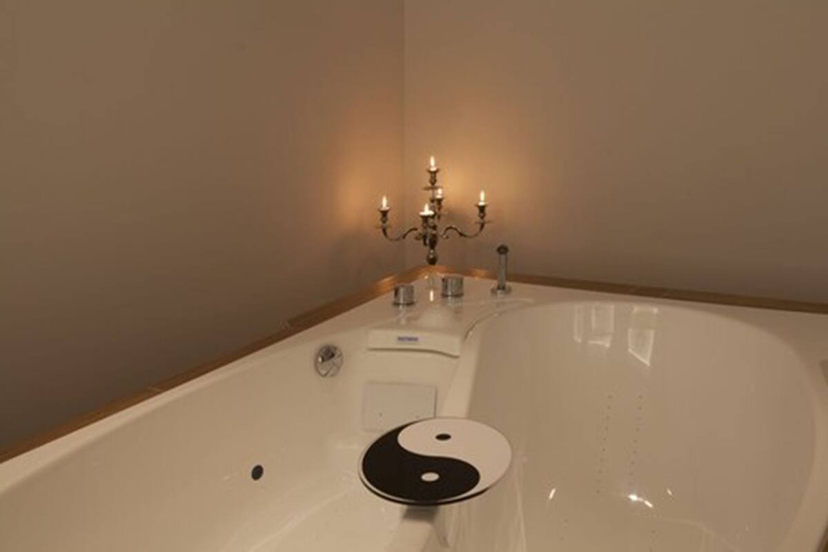 sauna, steam room, body treatments, aromatherapy, body wraps