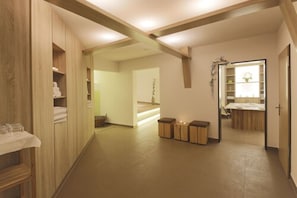 Sauna, baño de vapor, tratamientos corporales y aromaterapia 