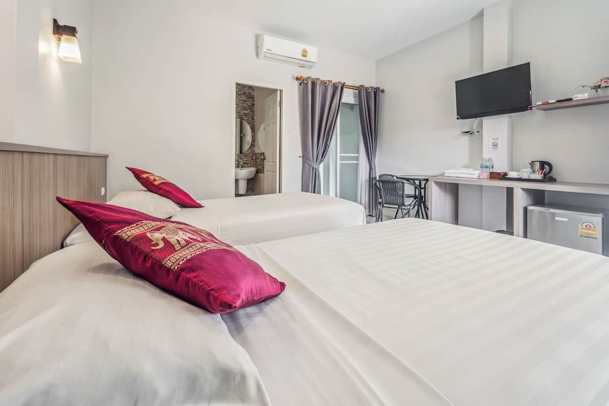 twin room | desk, blackout curtains, free wifi, bed sheets