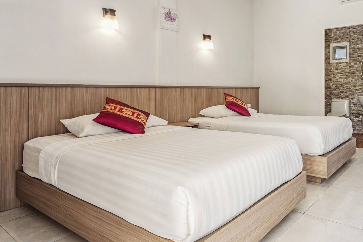 twin room | desk, blackout curtains, free wifi, bed sheets