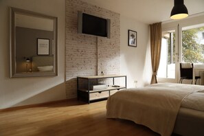 Deluxe Studio Suite, 1 Bedroom, Courtyard View