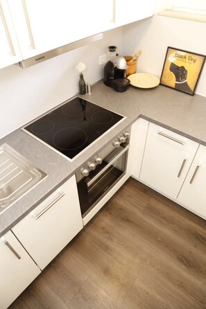 Deluxe Studio Suite, 1 Bedroom, Courtyard View