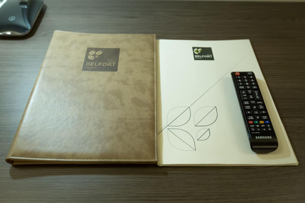 迷你吧、客房內保險箱、書桌、隔音