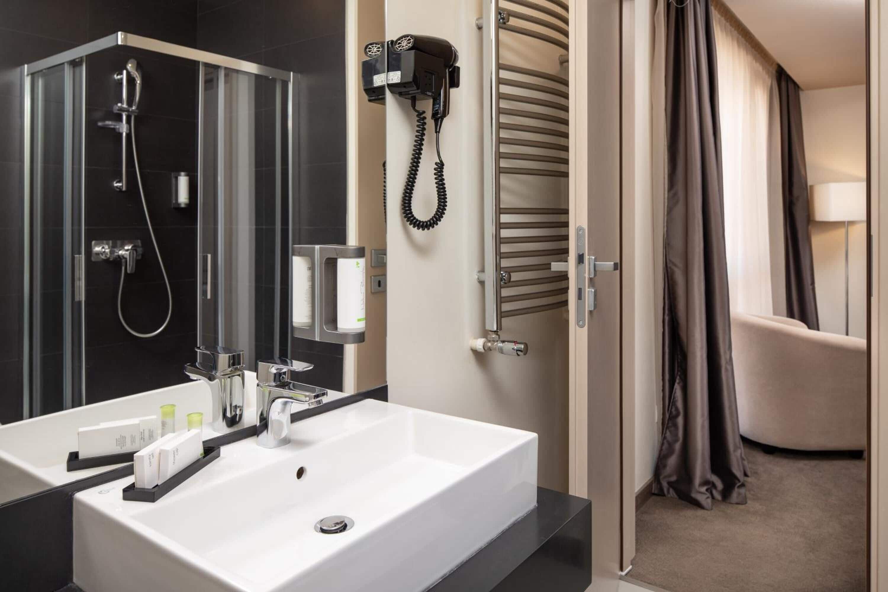 shower, free toiletries, slippers, towels