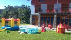 Children’s play area – outdoor