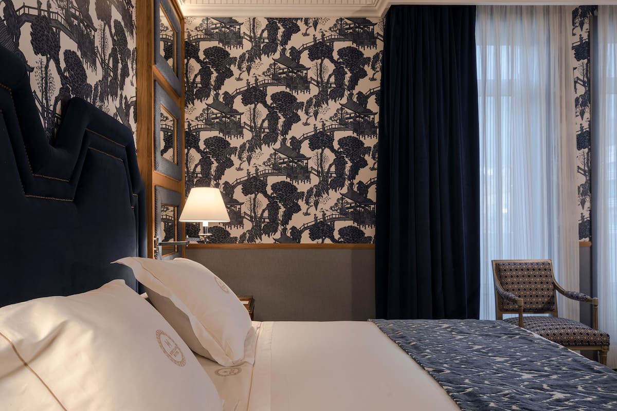 1 chambre, minibar, coffres-forts dans les chambres, bureau