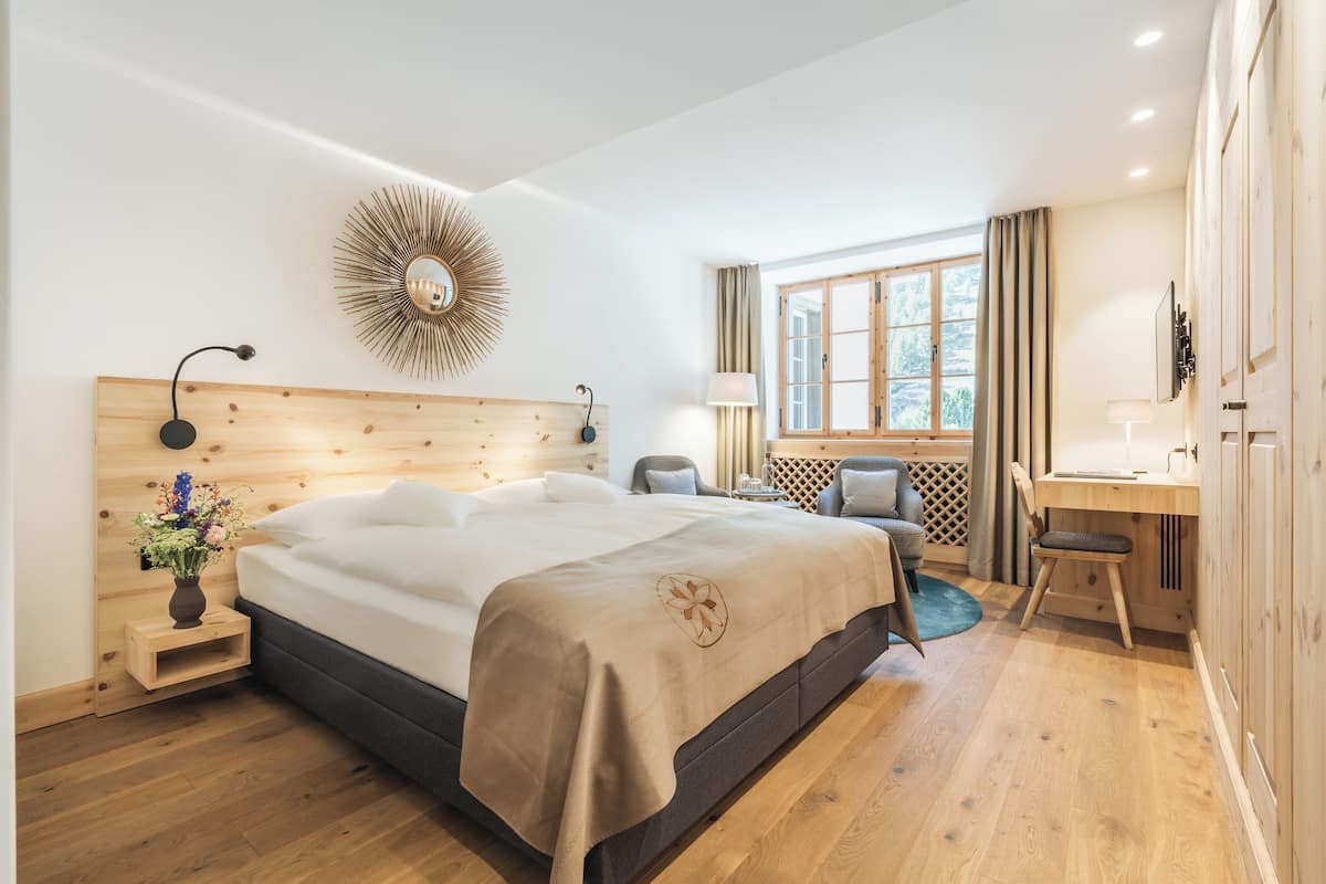 Ropa de cama de alta calidad, edredón y minibar