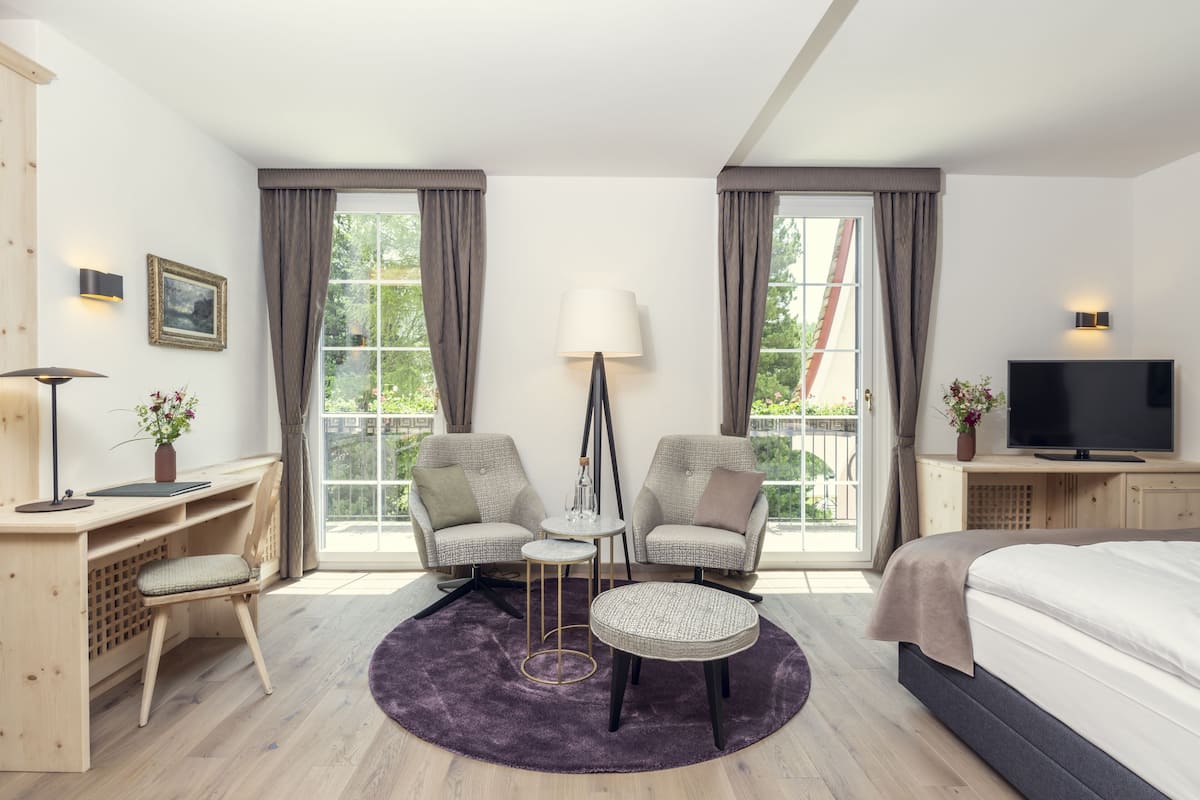 Habitación doble Deluxe | Ropa de cama de alta calidad, edredón y minibar