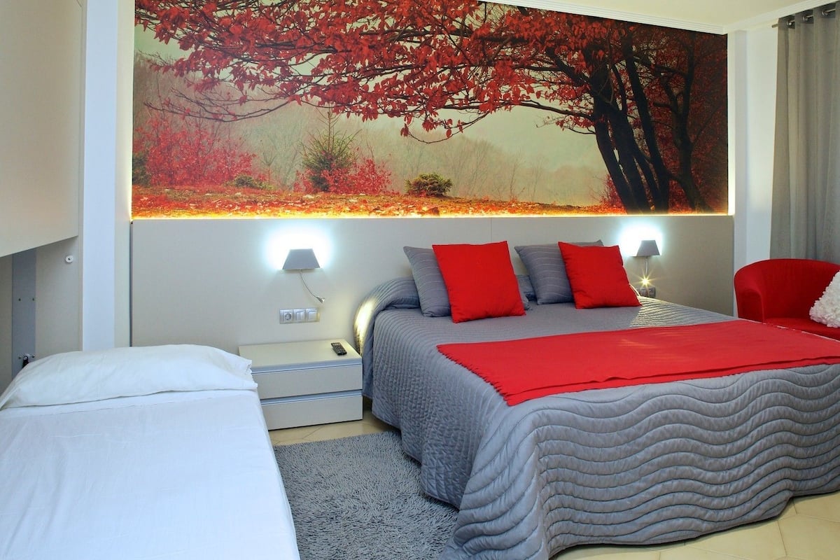 Triple Room | Desk, blackout drapes, free cribs/infant beds, rollaway beds