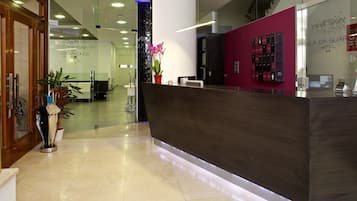 Quầy tiếp tân