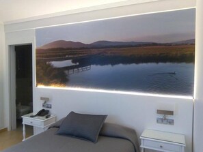 Desk, blackout curtains, free cots/infant beds, rollaway beds - Hotel Vila da Guarda (A Guarda)