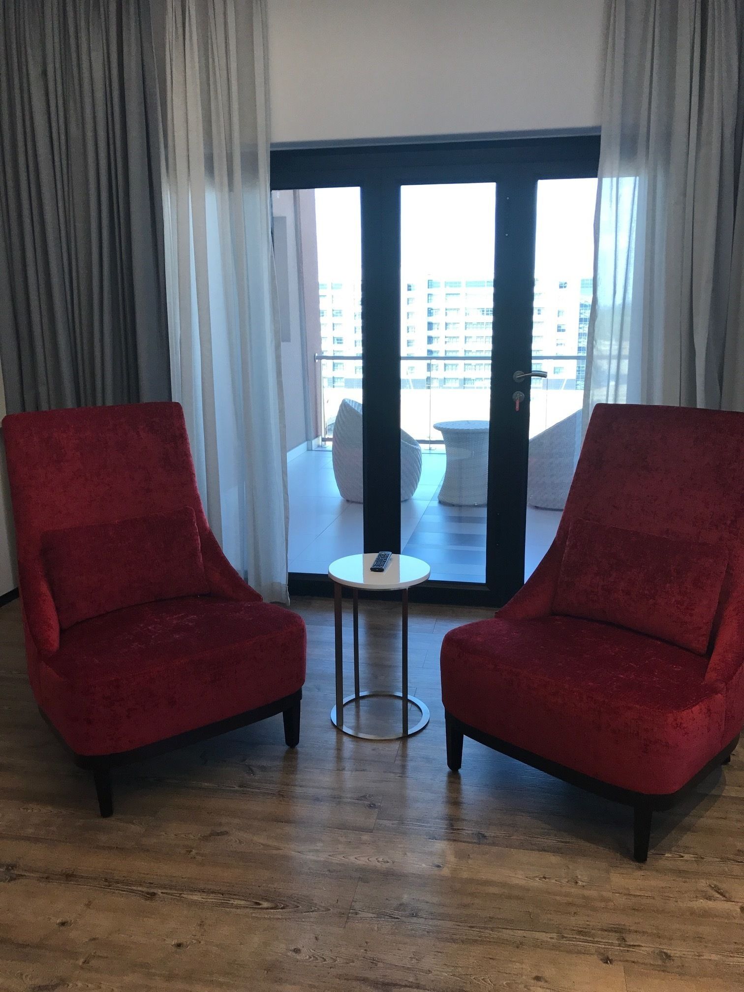 premium room, 1 queen bed, smoking | in-room safe, desk, soundproofing, iron/ironing board