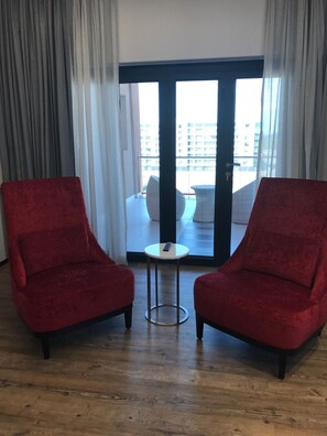 Habitación Premium, 1 cama de matrimonio, fumadores | Caja fuerte, escritorio, sistema de insonorización