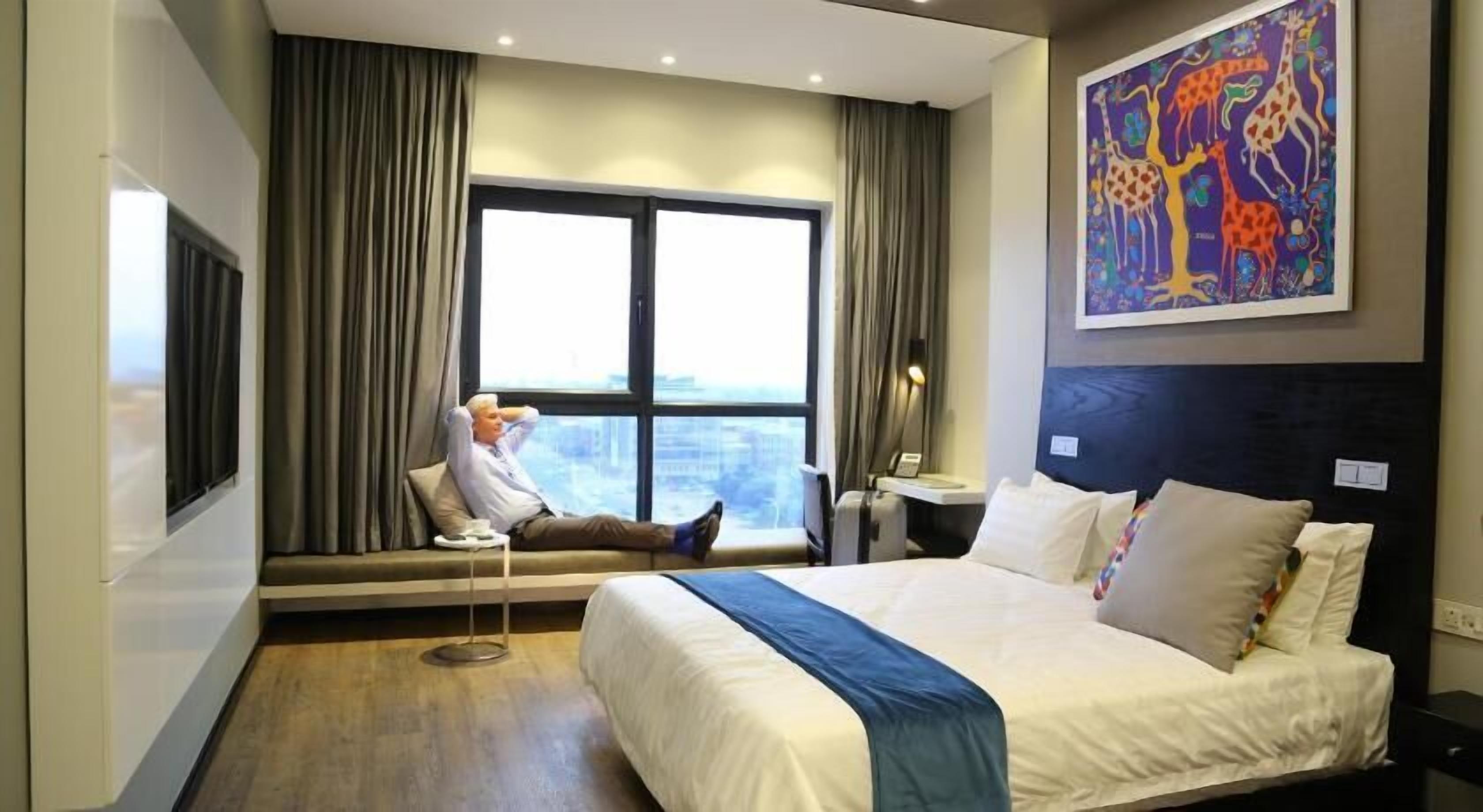 Caja de seguridad en la habitación, escritorio y insonorización 