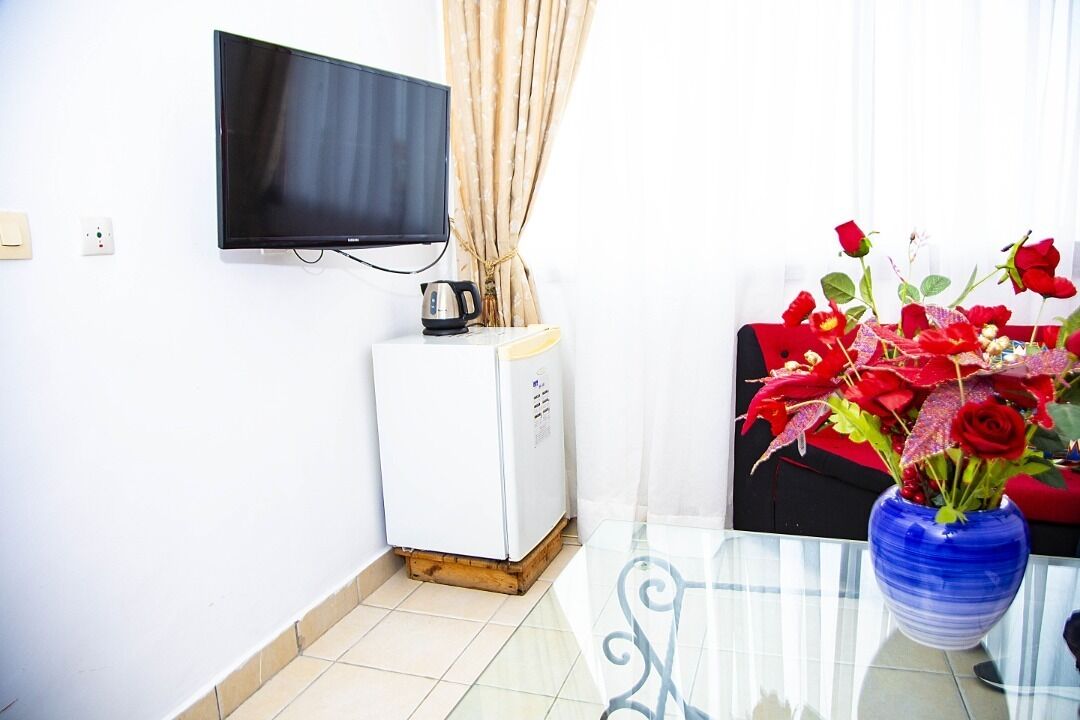 Junior Suite, 1 Queen Bed | Living area | Flat-screen TV