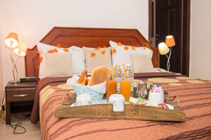 Junior Suite, 1 Queen Bed | Premium bedding, desk, blackout drapes, soundproofing - Cypa Hotel (Abidjan)