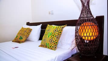 Habitación empresarial doble, 1 cama Queen size, vista a la ciudad | Ropa de cama de alta calidad, escritorio y cortinas blackout