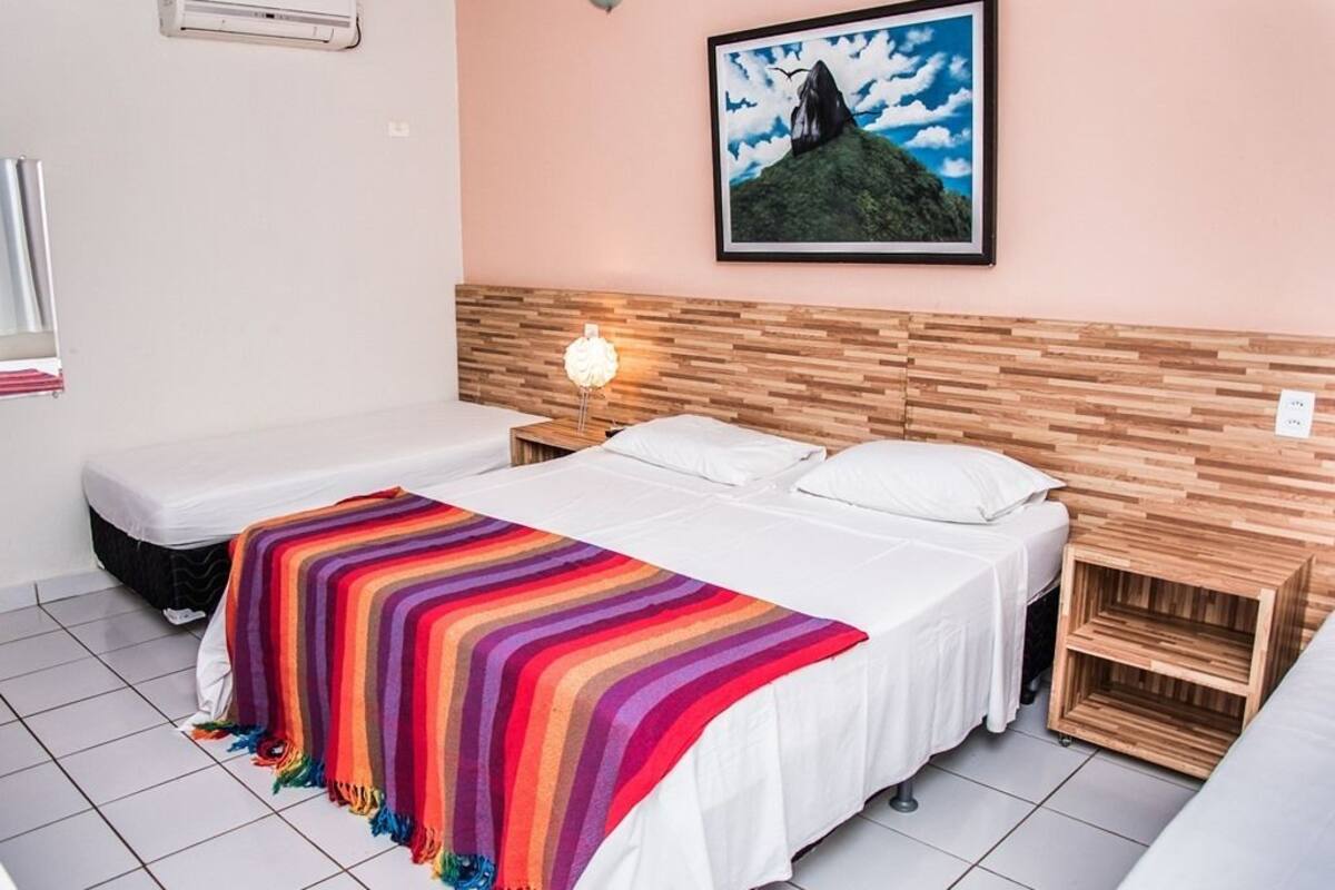 Habitación cuádruple | Cortinas opacas, tabla de planchar con plancha, wifi gratis