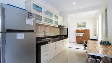 Room, 1 Double Bed | Private kitchen | Fridge