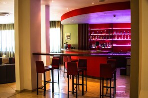 Bar (on property) - Hotel Elais (Pointe-Noire)