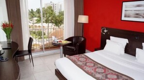 Rom – superior | Sengetøy av topp kvalitet, minibar, safe på rommet og skrivebord