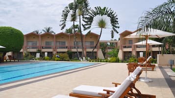 Outdoor pool, pool loungers