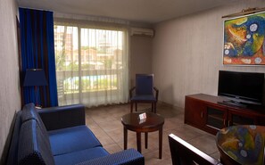 Suite, Pool View
