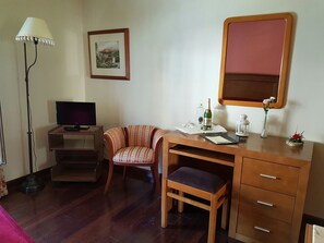 Triple Room | Room amenity - Alojamiento Calzada Romana (Belmonte de Miranda)