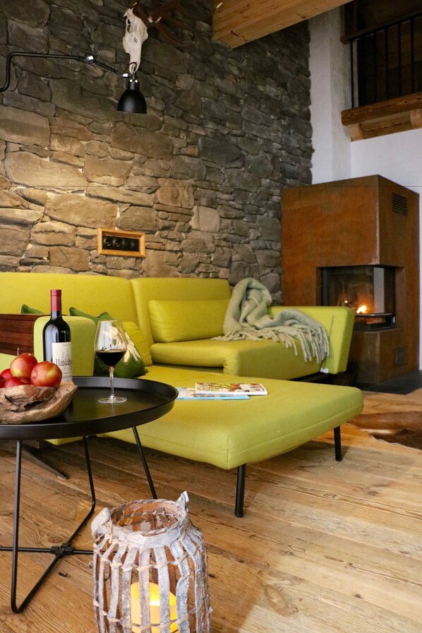 1 bedroom, premium bedding, down comforters, free WiFi