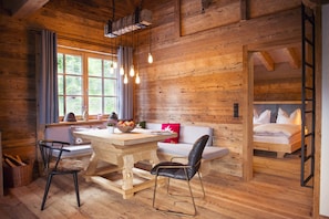 Premium Apartment, 1 Bedroom, Balcony, Mountain View (incl. Lechtal Aktiv Card) | In-room dining - Kasermandl (Elbigenalp)