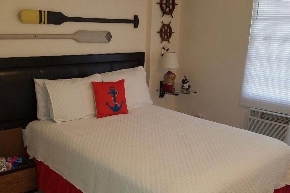 Deluxe appartement, 1 slaapkamer, toegang tot zwembad | Een strijkplank/strijkijzer, extra bedden (toeslag), gratis wifi