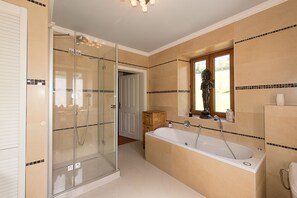 Casa Deluxe, 2 habitaciones, vista a la montaña | Baño | Tina y regadera independientes y tina de hidromasaje 