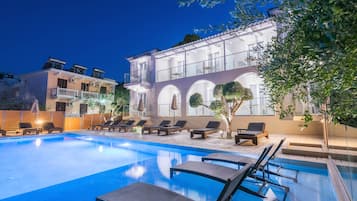 Seasonal outdoor pool, open 8:00 AM to 7:00 PM, pool umbrellas