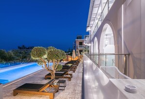 Seasonal outdoor pool, open 8:00 AM to 7:00 PM, pool umbrellas - Litore Luxury Living (Zakynthos)