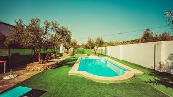 AuĂenpool, LiegestĂŒhle