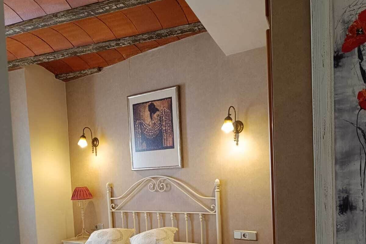 Cortinas blackout, wifi gratis y ropa de cama