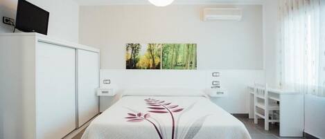 基础双人房 | 遮光窗帘、免费 WiFi、床单