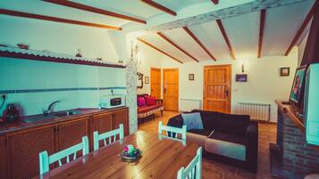 Apartment, 3 Bedrooms | Private kitchen