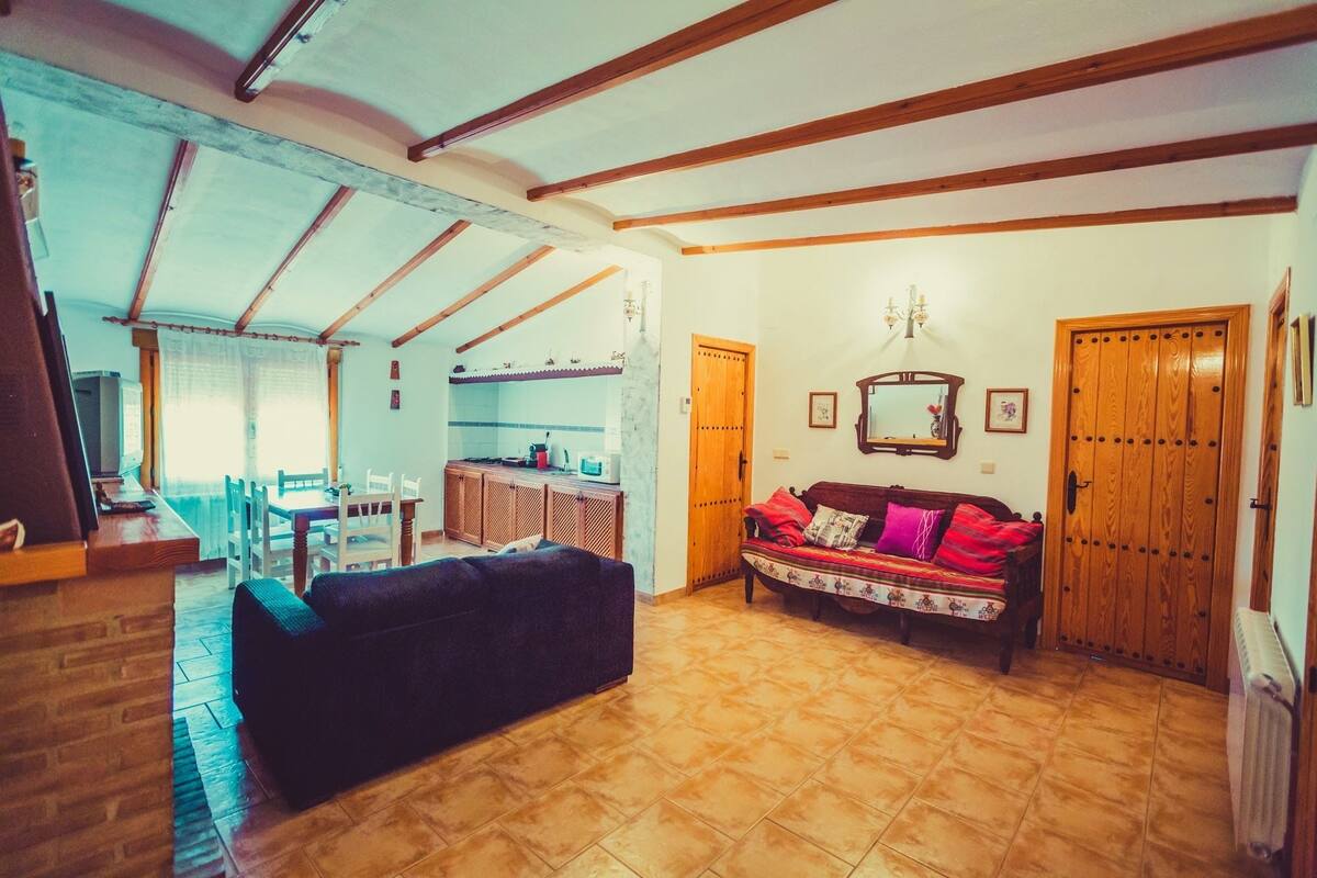 Appartement, 3 slaapkamers | Woonkamer | Flatscreentelevisie