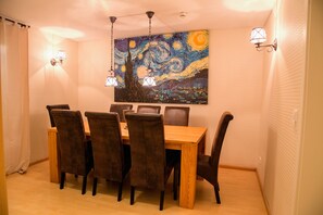 Deluxe Apartment, 1 Bedroom | In-room dining